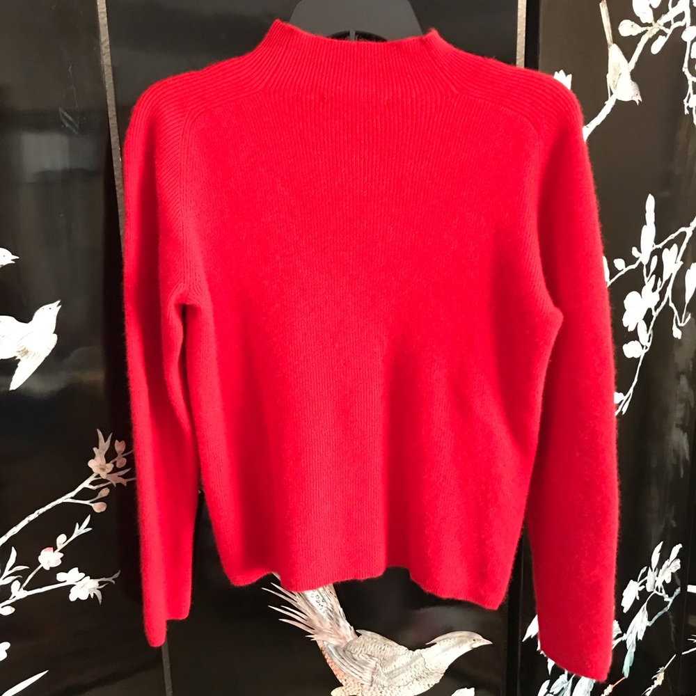 🍎 cashmere sweater